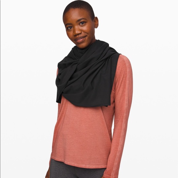 Lululemon Vinyasa scarf - black + purple - Picture 6 of 7